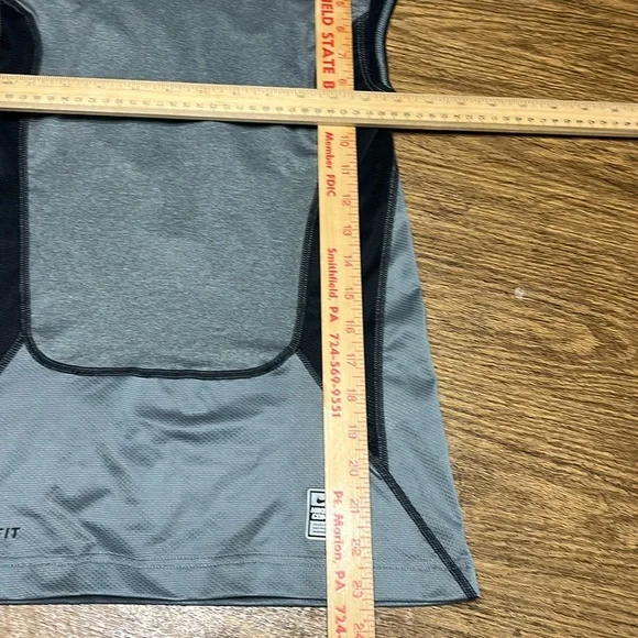 Nike Pro Combat Men’s Gray and Black Sleeveless Top - Picture 2 of 5